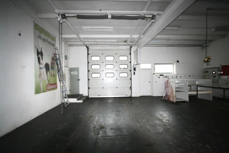 Halle mit Rolltor