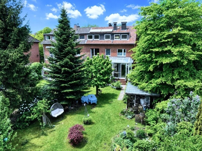 ...zum wunderschönen Garten...