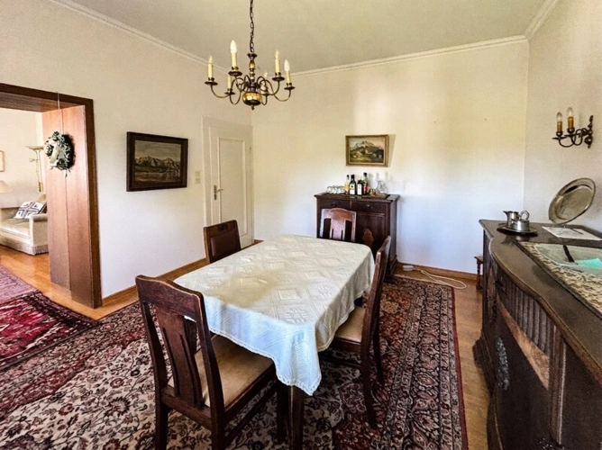 Wohnbereich mit Zugang zum Esszimmer