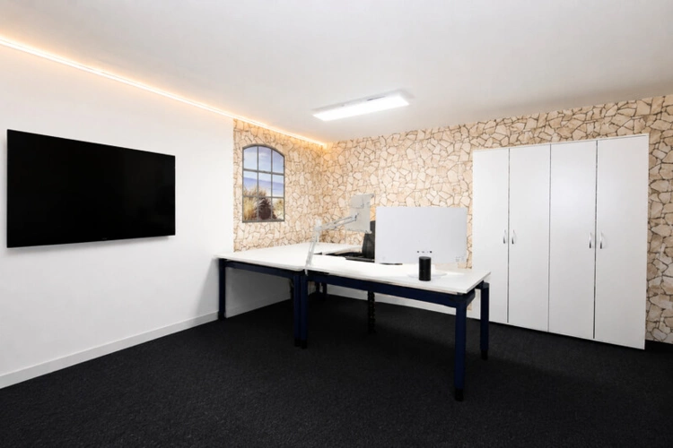 Büro im Keller