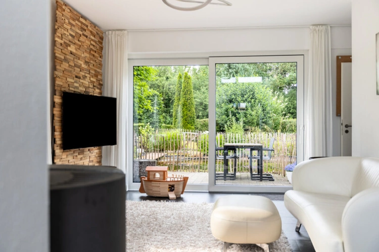 Wohnbereich mit Blick in den Garten