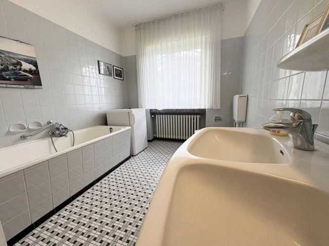 Badezimmer EG