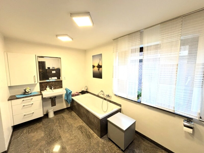 Badezimmer EG