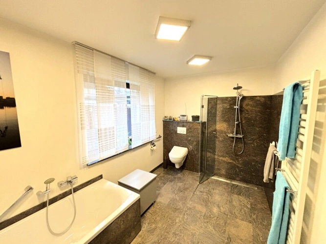 Badezimmer EG