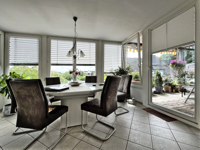 Essbereich mit Dachterrasse im OG