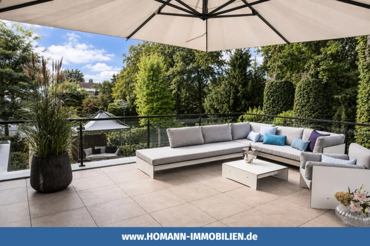 Eine von zwei Dachterrassen
