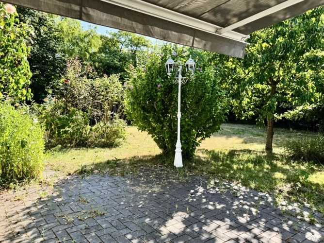 Terrasse mit elektrischer Markise