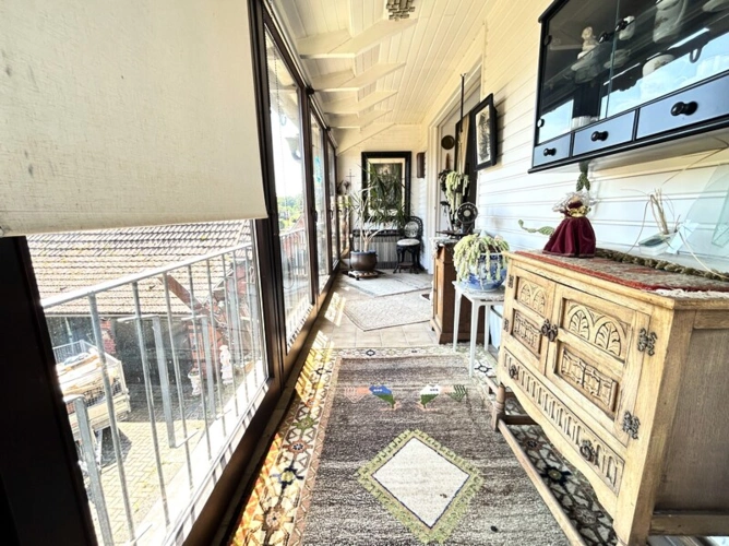überdachter Balkon