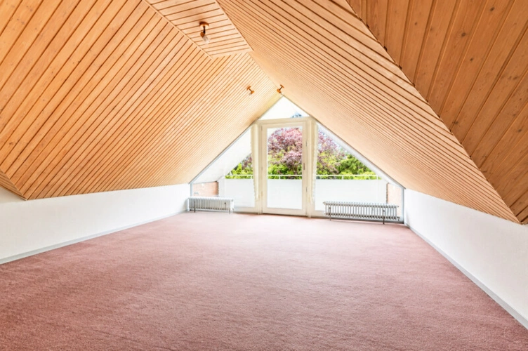 Studio mit Balkon Obergeschoss