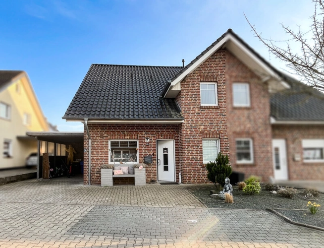 Straßenansicht