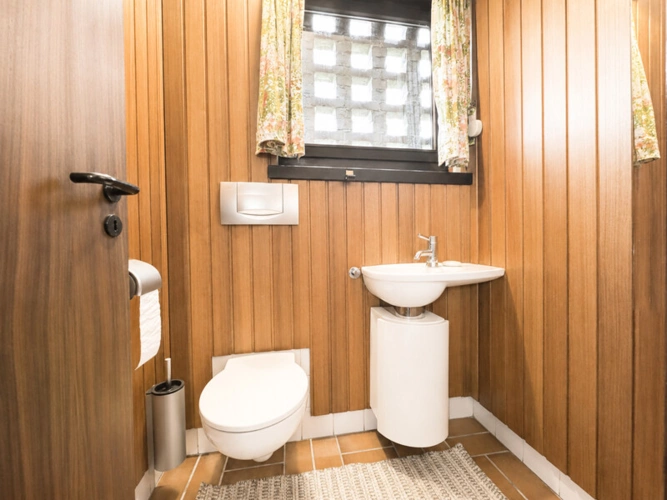 Gäste-WC mit erneuerter Keramik