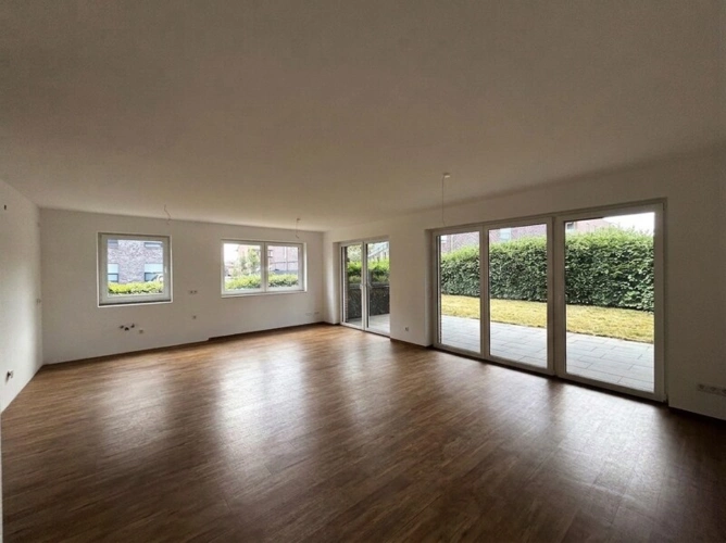 Offene Küche mit Wohnbereich (KI bearbeitet)