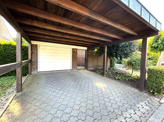 Garage u Carport