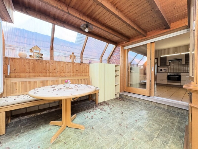 Überdachte Terrasse an Küche OG