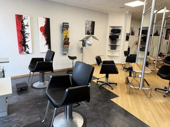Friseursalon im EG