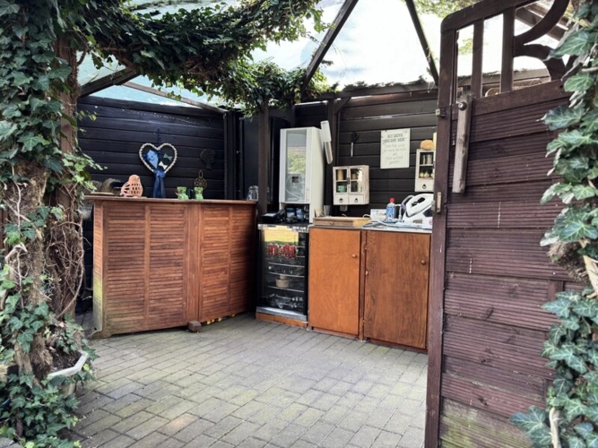 Die Outdoor-Küche direkt an der Terrasse gelegen