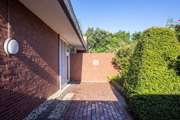 Blick von der Terrasse in den Wohnraum