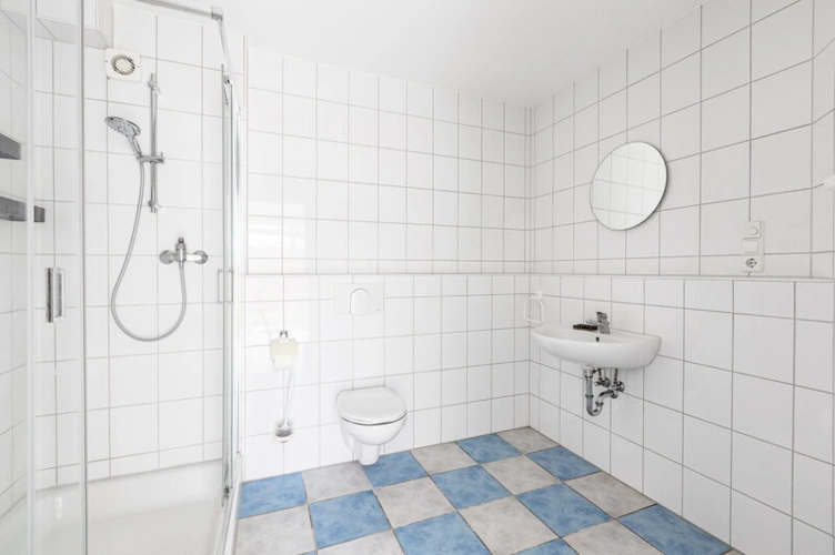 ...mit ausreichend Platz für Waschmaschine und Trockner