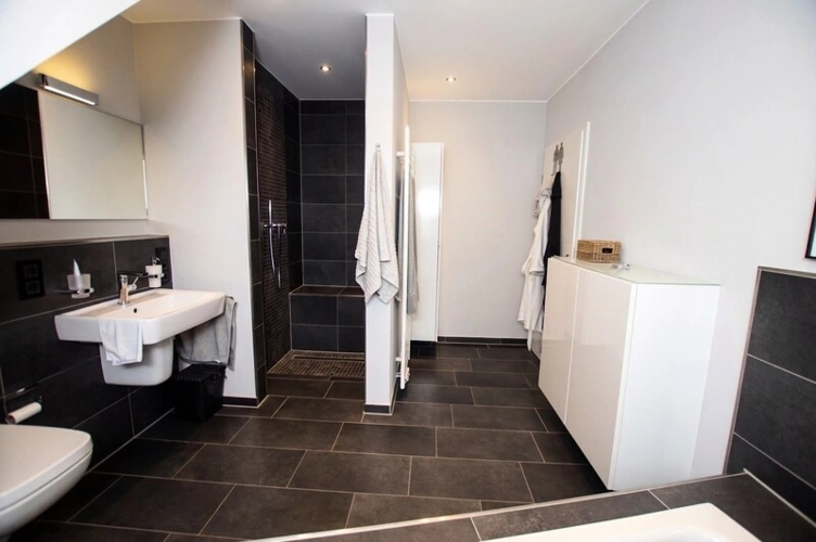 ... bodengleicher Dusche ...