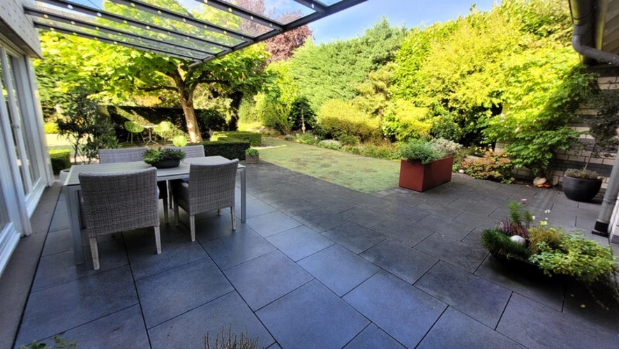 überdachte Terrasse
