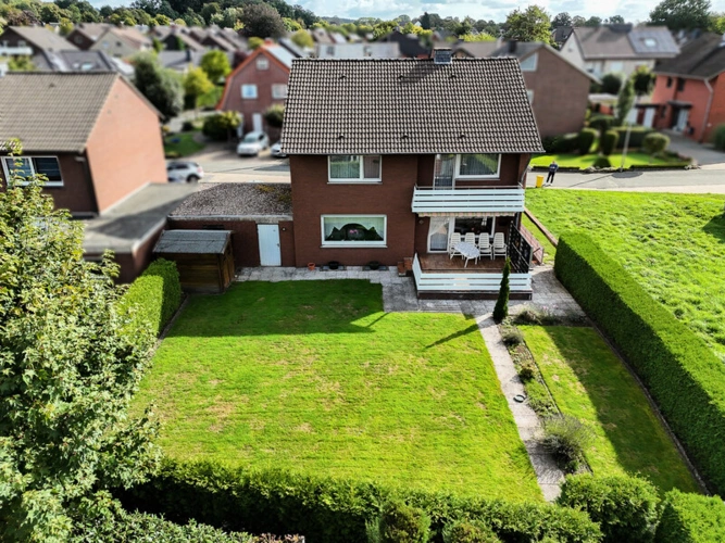  Front-/Straßenansicht
