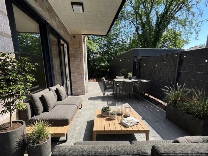 Terrasse *Bild mit KI bearbeitet*