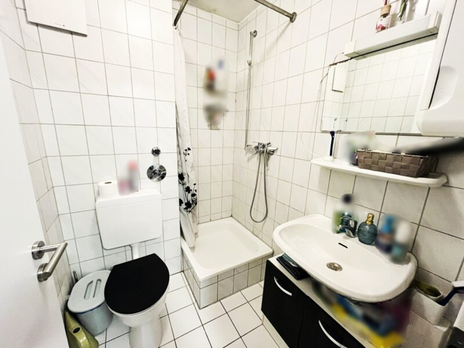 Badezimmer mit Dusche - DG