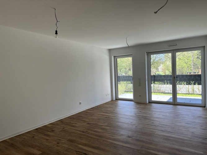Wohnzimmer mit Blick zur Terrasse