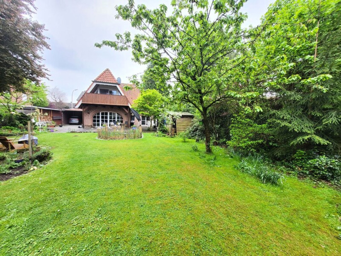 Blick vom Balkon in den Garten