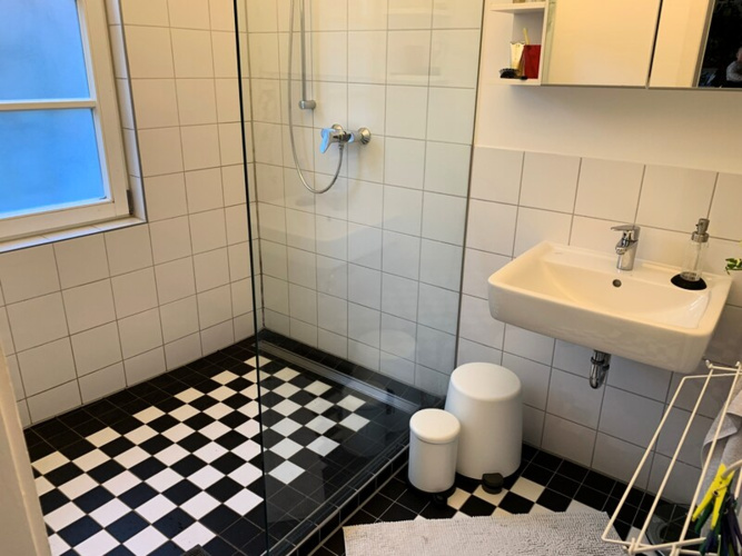 Ein Badezimmer