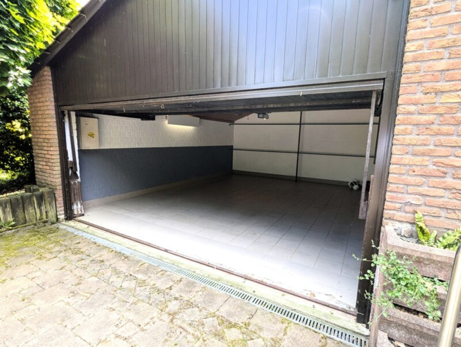 Grosszügige Garage
