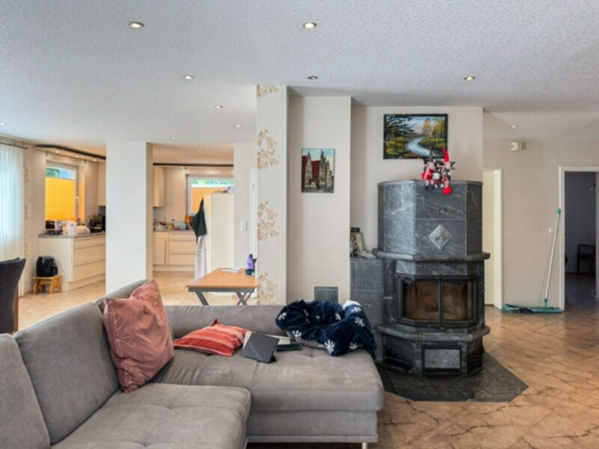 Wohnzimmer mit Kamin